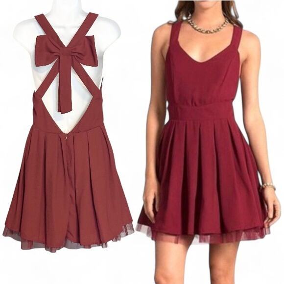 Sans Souci Crimson Red Fit & Flare Mini Dress Small Back Bow Holiday Party NWT - Picture 1 of 12